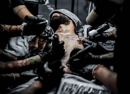 Tatuajes con Anestesia General: ¿Tendencia o Peligro?